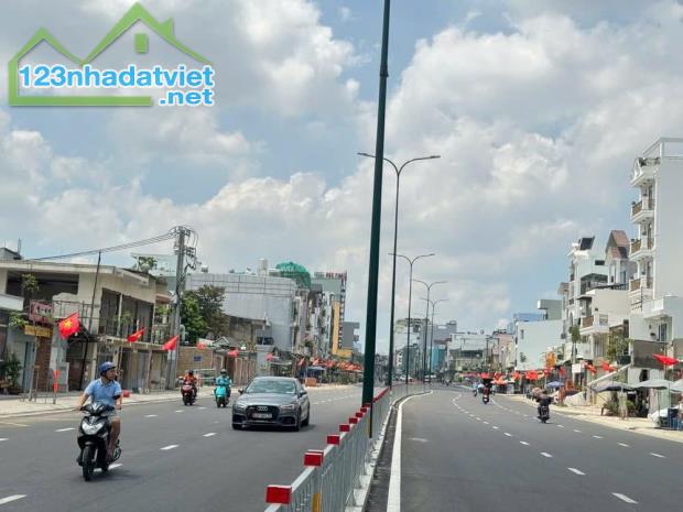 Bán nhà MTKD đường 32M Dương Quảng Hàm ngang 5m 100M² KD đa ngành 23.2 tỷ 

Mô tả - 1