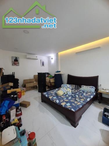 Bán nhà MTKD đường 32M Dương Quảng Hàm ngang 5m 100M² KD đa ngành 23.2 tỷ 

Mô tả - 3