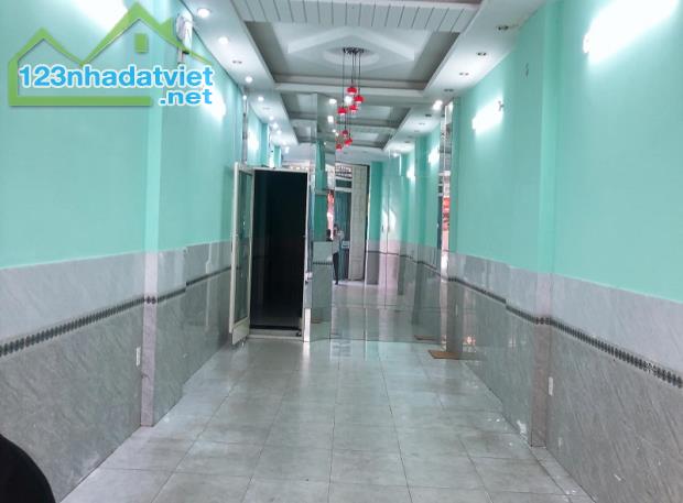 Bán nhà mặt tiền kinh doanh Nguyễn Thái Bình, P4, Tân Bình, 72m2, 3 tầng. 6 phòng ngủ