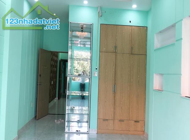 Bán nhà mặt tiền kinh doanh Nguyễn Thái Bình, P4, Tân Bình, 72m2, 3 tầng. 6 phòng ngủ - 2