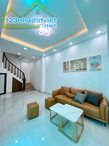 💥Nhà Đẹp Đống Đa, Gần Xã Đàn, Ngõ Ba Gác Tránh, DT 40m2, 5 Tầng, Full Nội Thất