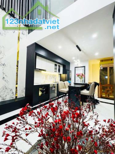THIỆN CHÍ BÁN NHÀ HAI BÀ TRƯNG 42M2x5T LÔ GÓC, THANG MÁY, OTO ĐỖ CỬA, NGÕ NÔNG THÔNG, KD