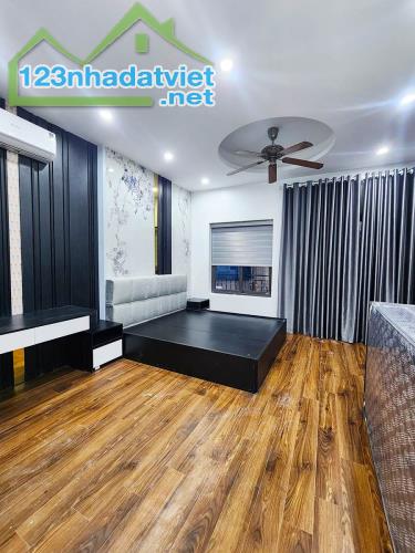 THIỆN CHÍ BÁN NHÀ HAI BÀ TRƯNG 42M2x5T LÔ GÓC, THANG MÁY, OTO ĐỖ CỬA, NGÕ NÔNG THÔNG, KD - 4