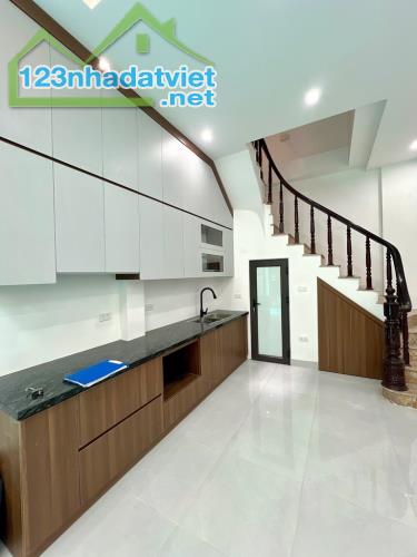 💥Nhà Đẹp Đống Đa, Gần Xã Đàn, Ngõ Ba Gác Tránh, DT 40m2, 5 Tầng, Full Nội Thất - 2