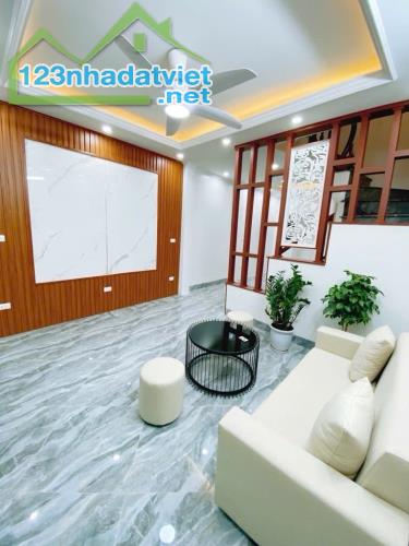 NHÀ MỚI 5 TẦNG , 6 PHÒNG NGỦ - PHỐ ĐÔNG THIÊN - VĨNH HƯNG - HOÀNG MAI CHỈ 5,46 TỶ