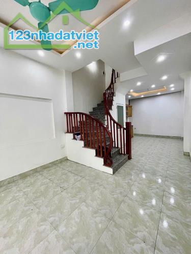 🔥 Tầm tiền hiếm – Nhà đẹp ở ngay – Ngõ 3 gác – Cách ô tô chỉ 70m, 35 m2 giá chỉ 5,2 tỷ - 1