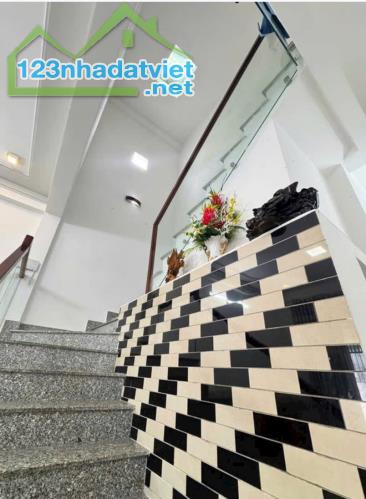 Nhà 2 tầng kiệt Nguyễn Thế Lộc . Diện tích : 61m , ngang 5m . Giá : 3tỷ790 thương lượng - 2