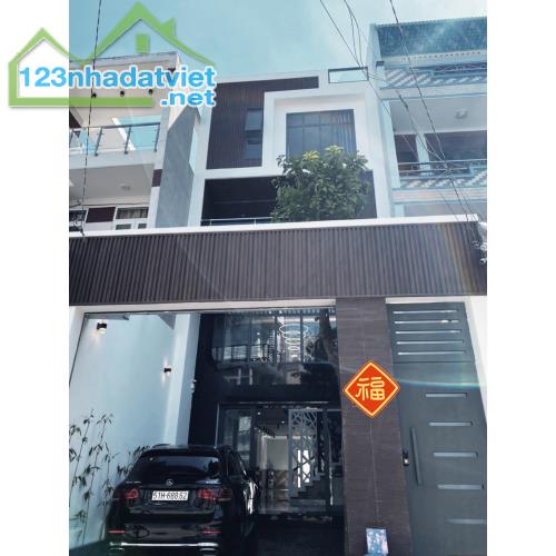 Chân dài 11 tỷ 160m2 gần CVPM Quang Trung, 5lầu, xe hơi ngủ trong nhà, 40tr/m2 đất