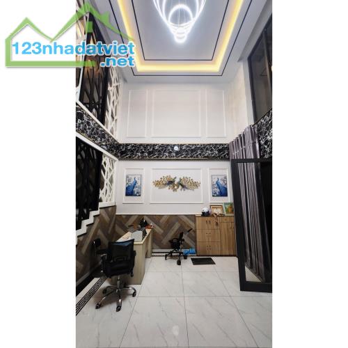Chân dài 11 tỷ 160m2 gần CVPM Quang Trung, 5lầu, xe hơi ngủ trong nhà, 40tr/m2 đất - 1