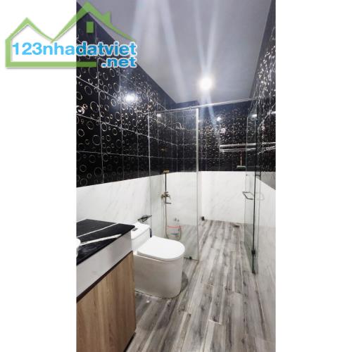 Chân dài 11 tỷ 160m2 gần CVPM Quang Trung, 5lầu, xe hơi ngủ trong nhà, 40tr/m2 đất - 3
