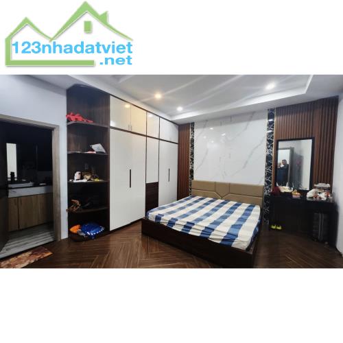 Chân dài 11 tỷ 160m2 gần CVPM Quang Trung, 5lầu, xe hơi ngủ trong nhà, 40tr/m2 đất - 4