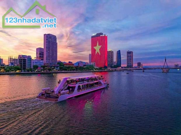 Mua ngay toà khách sạn gần sát sông Hàn và cầu Rồng tại Đà Nẵng