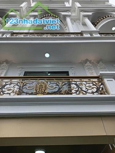 NHÀ ĐẸP - ĐC E Hưng Cần Bán Nhanh Căn Nhà Mặt Ngõ 85 Bát Khối, Long Biên, Hà Nội