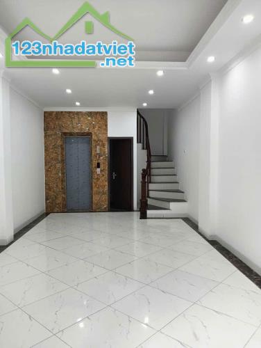 NHÀ ĐẸP - ĐC E Hưng Cần Bán Nhanh Căn Nhà Mặt Ngõ 85 Bát Khối, Long Biên, Hà Nội - 1