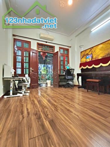 Bán nhà đường Láng, Đống Đa, nhà đẹp, 40m2, 4 tầng, MT4m, ngõ rộng, gần ô tô
