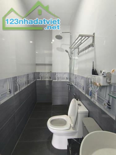 Bán nhà 4 tầng, 75m², 4PN, 4WC, Q.2, 9.6 tỷ, sổ hồng