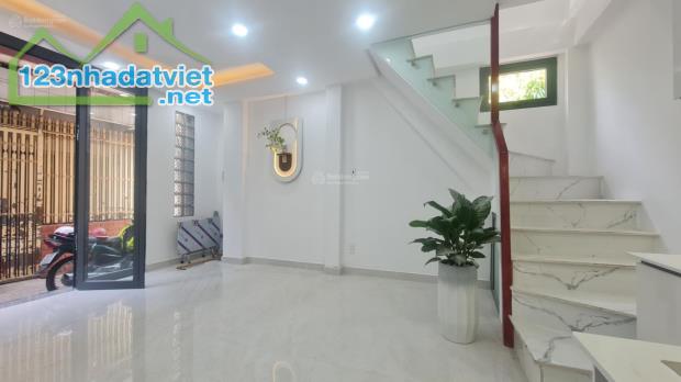BÁN NHÀ HƯNG PHÚ QUẬN 8- NGANG 4.2M - 4 TẦNG BTCT KIÊN CÓ 1 BƯỚC RA MẶT TIỀN - NHỈNH 4 TỶ