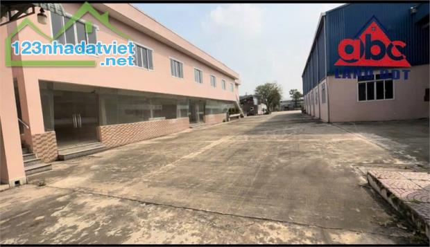 XT263 cho thuê nhà xưởng khuôn viên rộng lớn. kết cấu nhà xưởng kiên cố. bàn giao liền