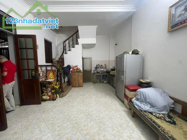Chính Chủ Cần Bán gấp Nhà phố Khương Đình  -DT :46 M x4 Tầng  - Mt, 4 M  ( giá 6.95 tỷ ) - 1