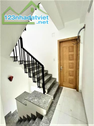 7 TỶ 6 - HẺM XE HƠI QUẬN 10 - GẦN ĐH KINH TẾ UEH - NHÀ MỚI - 42M2 3 LẦU 4PN THIẾT KẾ ĐẸP - 3