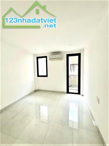 7 TỶ 6 - HẺM XE HƠI QUẬN 10 - GẦN ĐH KINH TẾ UEH - NHÀ MỚI - 42M2 3 LẦU 4PN THIẾT KẾ ĐẸP - 1
