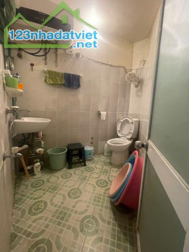 Bán nhà 2 tầng cũ trong ngõ phố Lạch Tray - 3