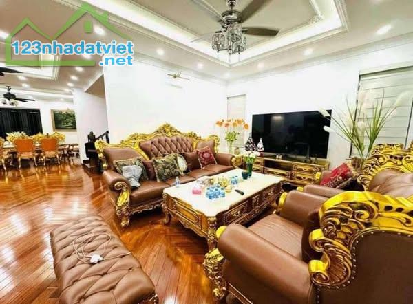 QUẬN 3 PHƯỜNG 3 - BÁN NHÀ 5 TẦNG MẶT TIỀN LÔ GÓC; NGAY KHU BÀN CỜ - 4