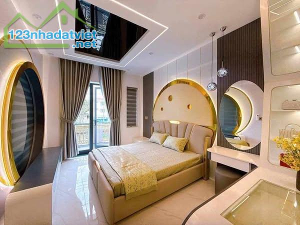 QUẬN 3 PHƯỜNG 3 - BÁN NHÀ 5 TẦNG MẶT TIỀN LÔ GÓC; NGAY KHU BÀN CỜ - 3