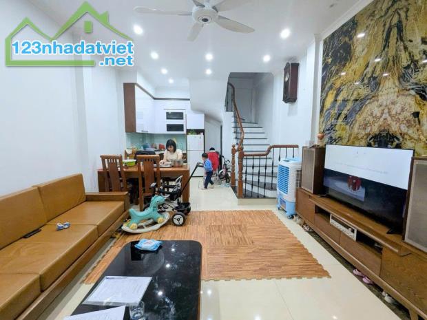 Hoàng Mai - Định Công - Ngõ rộng - 40m - 5 Tầng - 7,2 tỉ. - 1