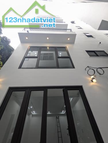 Cần nhượng lại nhà 🏠 Ngọc Trì , 43 m 5 tầng  mt 4 m . Rao 7,8xx tỉ