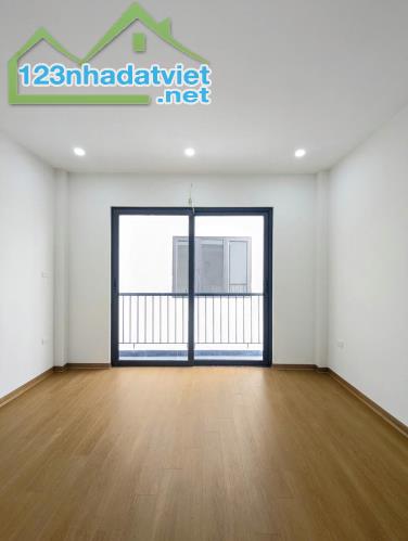 Cần nhượng lại nhà 🏠 Ngọc Trì , 43 m 5 tầng  mt 4 m . Rao 7,8xx tỉ - 1