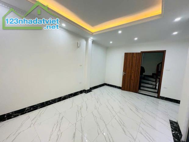 NHÀ MỚI KÍNH KOONG 5 TÂNG - THƯỢNG THANH, NGỌC THỤY, HÀNG XÓM KHU ĐT KHAI SƠN - 3