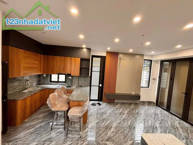 💜🌸NHÀ PHỐ VIỆT HƯNG 40M2X5T MT 5.3M CHÀO 7.6 TỶ - LÔ GÓC - 10M RA Ô TÔ - FULL NỘI THẤT🌸