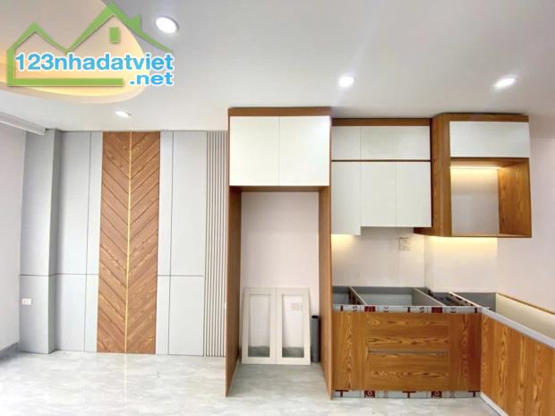 Bán nhà mới thang máy phố Dương Văn Bé, Vĩnh Tuy, Hai Bà Trưng, Hà Nội, 8,5 tỷ, 36m2