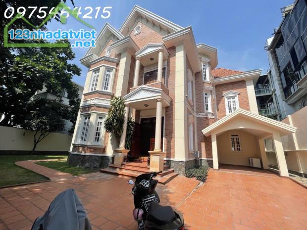 SIÊU BIỆT THỰ 5 SAO 760M² – 3 TẦNG – 5 PHÒNG NGỦ – THẢO ĐIỀN, TP.HCM - 1