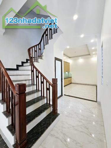 Nhà đẹp Đàm Quang Trung 70m², 5 tầng, 5PN, 4WC, Long Biên - 8.9 tỷ - 2