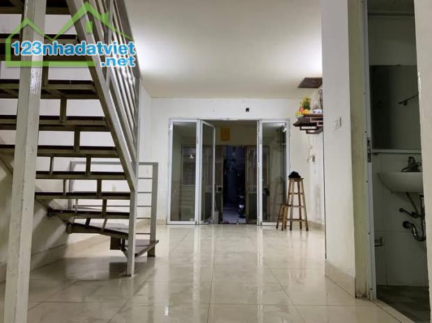 Cho thuê nhà ngõ ba gác phố Định Công Thượng Hoàng Mai 54m x 2 tầng, giá 8tr/tháng - 1