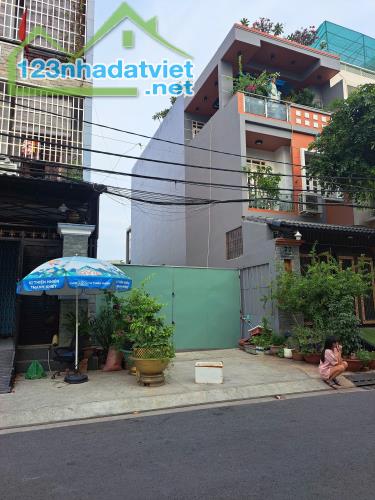 BÁN LÔ ĐẤT ĐẸP – VIEW CÔNG VIÊN THOÁNG MÁT – QUẬN 8
Diện tích: 5x20m (vuông vức, xây - 2