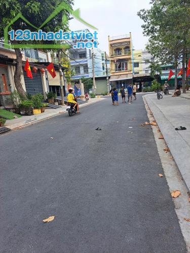 BÁN LÔ ĐẤT ĐẸP – VIEW CÔNG VIÊN THOÁNG MÁT – QUẬN 8
Diện tích: 5x20m (vuông vức, xây - 1