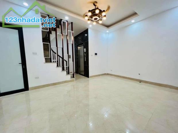 Đường Láng, Lô góc, Oto vào nhà, 6 tầng TM, Ở sướng. 45m2, MT 6m. Chỉ 13.9 tỷ! - 3