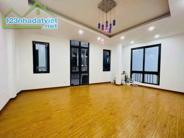 Đường Láng, Lô góc, Oto vào nhà, 6 tầng TM, Ở sướng. 45m2, MT 6m. Chỉ 13.9 tỷ! - 4