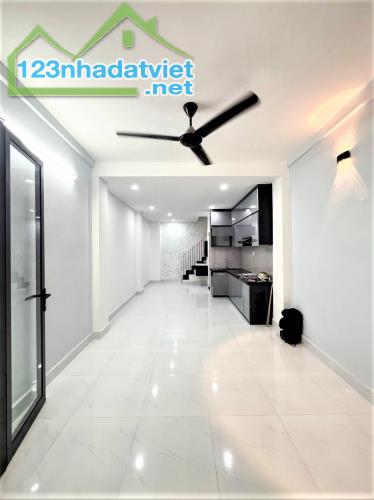 NHỈNH 6.5 TỶ - NHÀ Ở AN CƯ Đ. BÀN CỜ QUẬN 3 - 4 TẦNG SÂN THƯỢNG 4PN MỚI - KINH DOANH TỐT