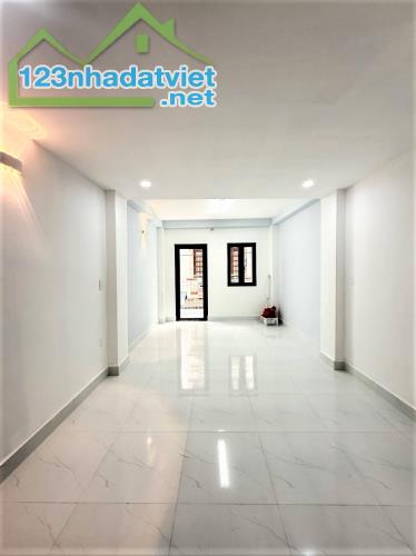 NHỈNH 6.5 TỶ - NHÀ Ở AN CƯ Đ. BÀN CỜ QUẬN 3 - 4 TẦNG SÂN THƯỢNG 4PN MỚI - KINH DOANH TỐT - 2