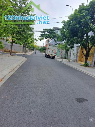 BÁN NHÀ 4 TẦNG ĐẸP – SÁT CÔNG VIÊN THOÁNG MÁT – QUẬN 8
Diện tích: 5x20m, giá 9.6 tỷ