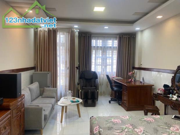 BÁN NHÀ 4 TẦNG ĐẸP – SÁT CÔNG VIÊN THOÁNG MÁT – QUẬN 8
Diện tích: 5x20m, giá 9.6 tỷ - 2