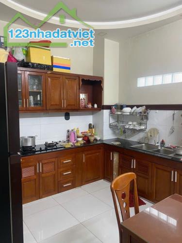 BÁN NHÀ 4 TẦNG ĐẸP – SÁT CÔNG VIÊN THOÁNG MÁT – QUẬN 8
Diện tích: 5x20m, giá 9.6 tỷ - 4