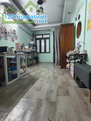 Nam Dư thông 649 Lĩnh Nam, cách 1 nhà ô tô 7 chỗ đỗ 30mx5t giá chỉ 5.6 tỷ. - 2