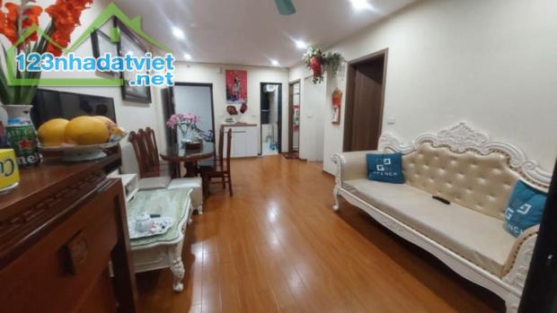 Bán nhà Mặt phố Hồ Tùng Mậu - Cầu giấy DT 33 m2 x 6 tầng, MT 3,7 m- Giá 20.4 tỷ - 2