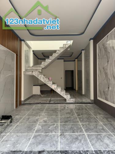 Bán Nhà 1 trệt 1 lầu 120m2 Chợ Trảng Dài Biên Hòa ĐỒNG NAI có 2 tỷ 890tr