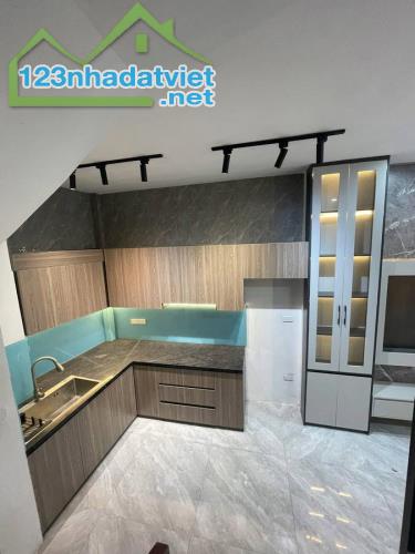 Bán nhà Tam Khương, Đống Đa 30m², 6 tầng ô chờ thang máy, vài bước ra phố 8.5 tỷ - 2